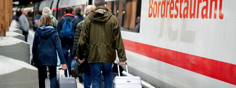 Wird das Angebot in den Bordbistros bald wieder besser? Der Minister setzt darauf, um die Kunden zufriedener zu stimmen. (Archivbild) - Foto: Hauke-Christian Dittrich/dpa