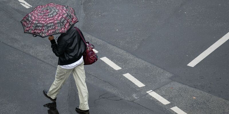 Mit Dauerregen in Teilen Deutschlands beginnt der Herbst. (Archivbild) - Foto: Boris Roessler/dpa