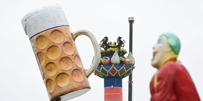 Am Freitag startet auf dem Cannstatter Wasen das zweitgrößte Volksfest Deutschlands. - Foto: Bernd Weißbrod/dpa