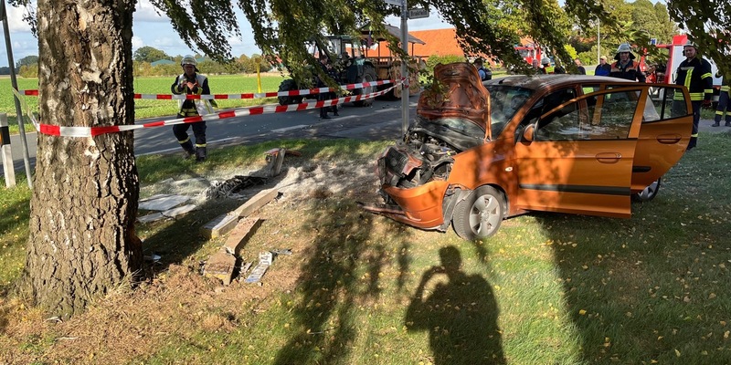 POL-MI: Schwerer Verkehrsunfall in Petershagen OT Frille, PKW kollidiert mit Traktor - zwei Personen schwer verletzt - Foto: presseportal.de