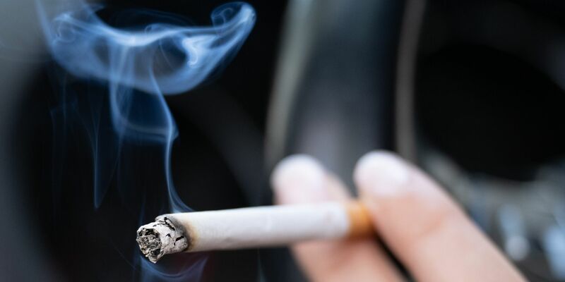 Auch eine Sucht wie Rauchen ist letztlich eine Gewohnheit. (Symbolbild) - Foto: Sebastian Kahnert/dpa