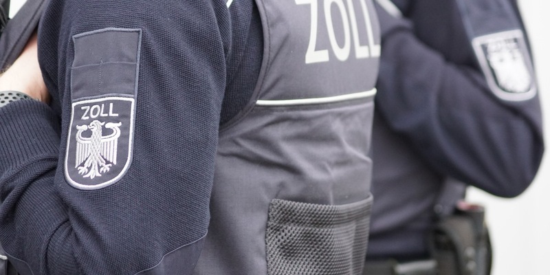 HZA-A: Zoll kontrolliert Baustelle bei Nesselwang / Etliche Personen ohne gültigen Aufenthaltstitel festgestellt - Foto: presseportal.de