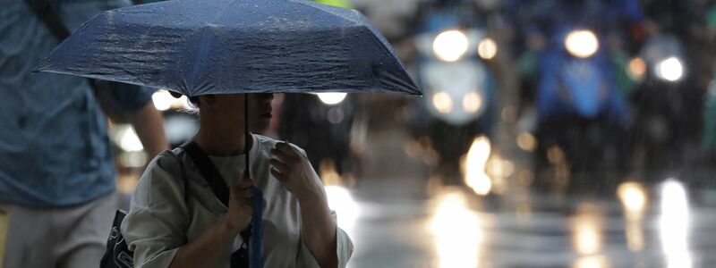 Auch Taiwan erlebte wegen des Tropensturms heftigen Regen. - Foto: Chiang Ying-ying/AP/dpa