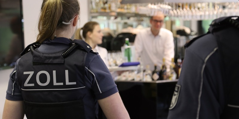 HZA-BS: Bundesweite Schwerpunktprüfung gegen Schwarzarbeit / Zoll führt Prüfungen im Hotel und Gaststättengewerbe durch - Foto: presseportal.de