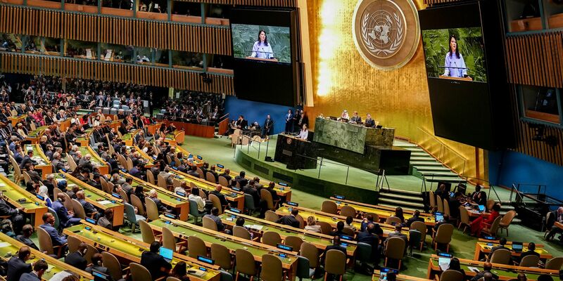 Die USA beschränken den Zugang zu Großhandelsmärkten und Luxusgütern für die iranische Delegation während deren Besuch bei der UN-Generalversammlung in New York. - Foto: Kay Nietfeld/dpa
