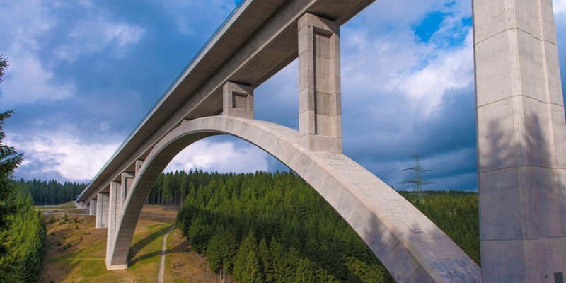 Das Sondervermögen kommt im Straßenbau nicht an - Baustoffindustrie kritisiert Verschiebebahnhof beim Infrastruktur-Sondervermögen - Foto: presseportal.de