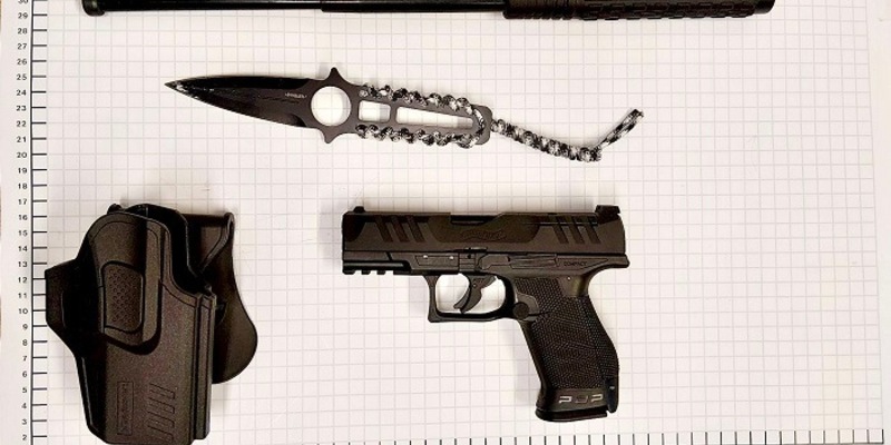 BPOL NRW: Bundespolizei stellt mehrere Waffen bei 40-jährigen Bielefelder sicher - Foto: presseportal.de