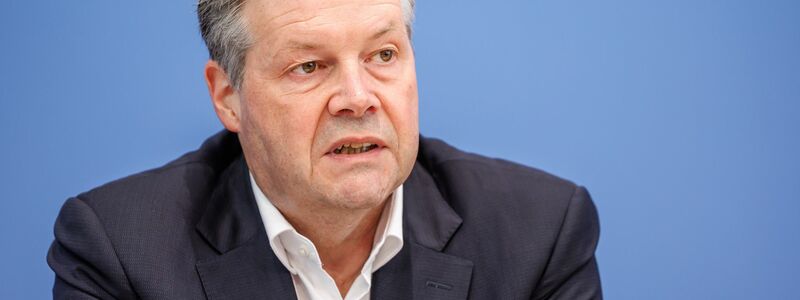 Die EVG will Rompf als neuen Chef der Bahn-Infrastruktursparte DB InfraGo verhindern. - Foto: Andreas Gora/dpa