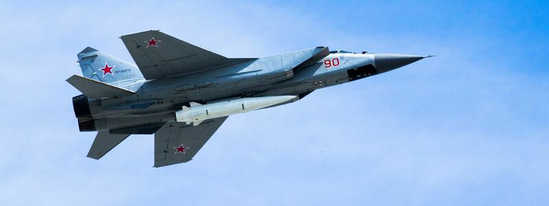 Die Botschaft der Nato ist klar: Russische Piloten gehen ein großes Risiko ein, wenn sie noch einmal alliierten Luftraum verletzten. (Archivbild) - Foto: Alexander Zemlianichenko/AP/dpa