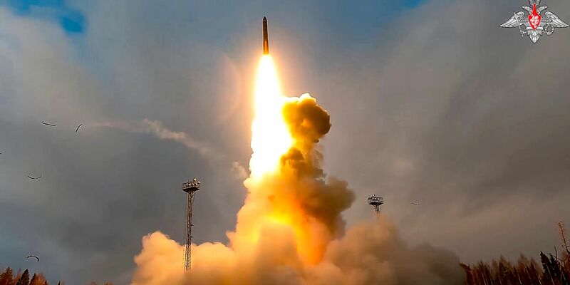 Russland ist bereit, sich ein Jahr lang weiter an die Begrenzungen seiner Atomsprengköpfe und Trägerraketen gemäß dem derzeitigen Abrüstungsvertrag New Start zu halten. (Archivbild) - Foto: Uncredited/Russian Defense Ministry Press via AP/dpa