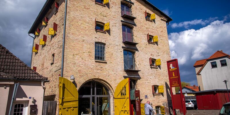 Das Literaturhaus Klütz: Hier sollte Michel Friedman im Oktober 2026 lesen. Nun wurde er wieder ausgeladen. - Foto: picture alliance / ZB