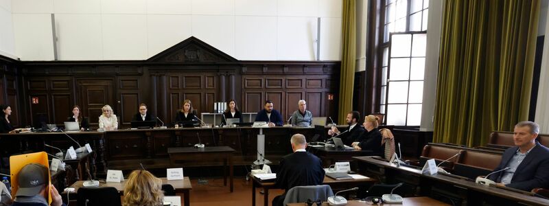 Viele Wortgefechte zwischen den Anwälten bestimmten den zwölften Verhandlungstag. - Foto: Georg Wendt/dpa-Pool/dpa