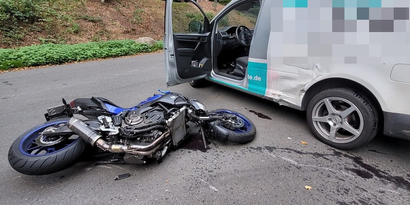 POL-STD: Harsefeld: Motorrad prallte in abbiegenden Pkw - ein Leichtverletzter - Foto: presseportal.de