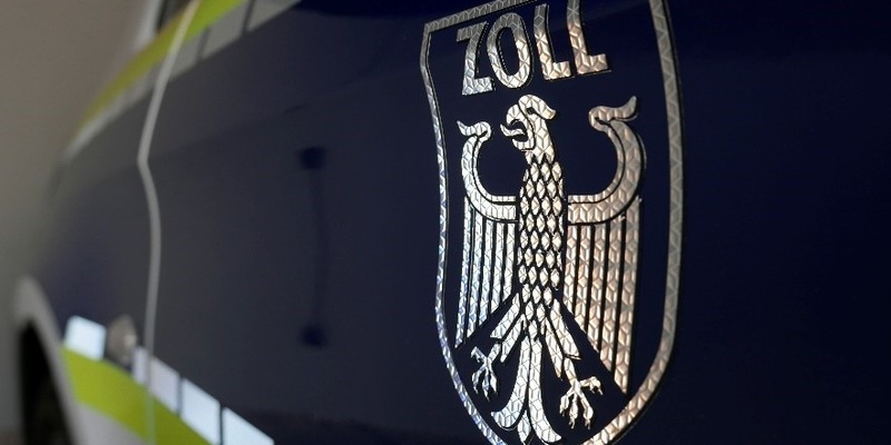 HZA-RO: Bundesweite Schwerpunktprüfung gegen Schwarzarbeit in der Gastronomie und Hotellerie / Hauptzollamt Rosenheim stellt sozialversicherungsrechtliche und ausländerrechtliche Verstöße fest - Foto: presseportal.de