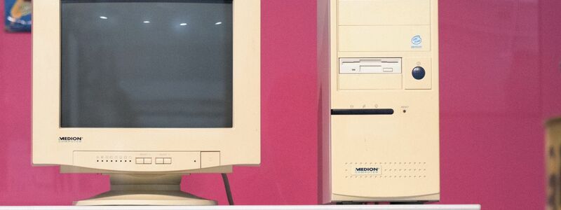 Aus dem Discounter ins Museum: Der Tower-PC von Aldi. - Foto: Benjamin Westhoff/dpa