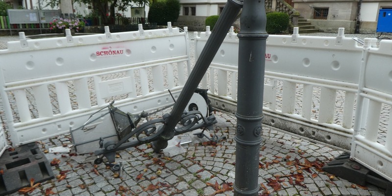 POL-FR: Schönau: Gusseiserne Straßenlaterne beschädigt - Polizei sucht Zeugen - Foto: presseportal.de
