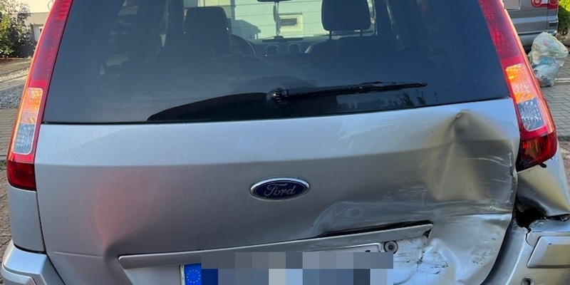 POL-STD: Stade: Unfall beim Ausparken - eine Leichtverletzte - Foto: presseportal.de