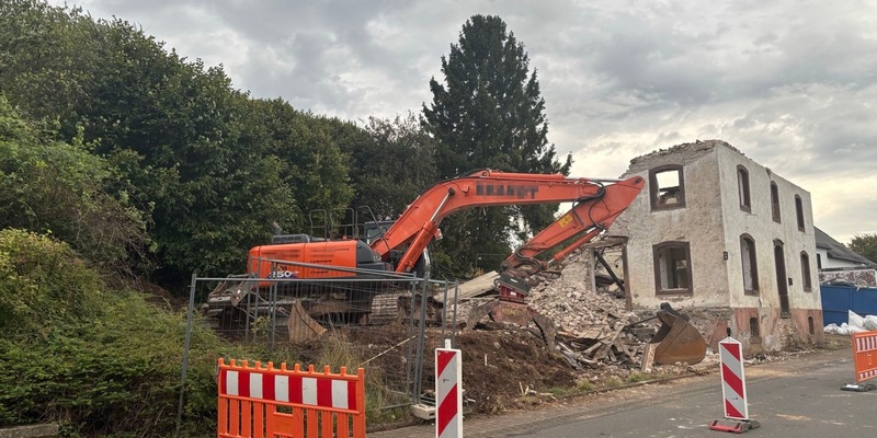 POL-PDWIL: Sachbeschädigung an einem Bagger - Foto: presseportal.de