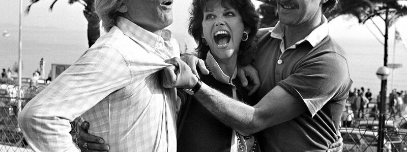 Claudia Cardinale 1982 bei den Filmfestspielen von Cannes mit Klaus Kinski und Werner Herzog.  - Foto: --/AP/dpa