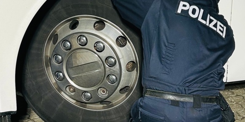 HZA-GI: Gemeinsame Kontrolle von Zoll, Polizei und Veterinäramt: Reisebusse mit erheblichen Verstößen gestoppt - Foto: presseportal.de