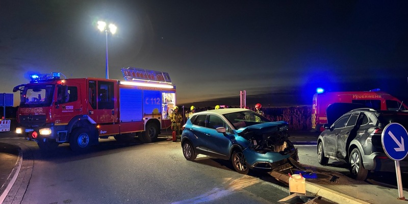 FW Alpen: Verkehrsunfall mit zwei beteiligten Fahrzeugen - Foto: presseportal.de
