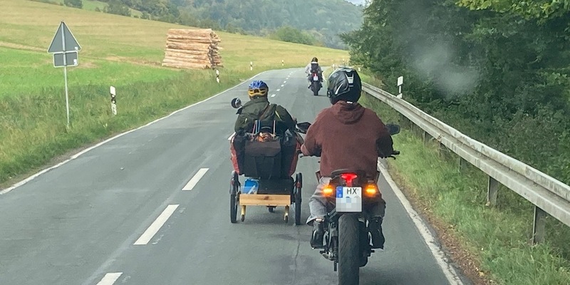 POL-HX: Zwei junge Motorradfahrer helfen Senior mit Pedelec in misslicher Lage - Foto: presseportal.de