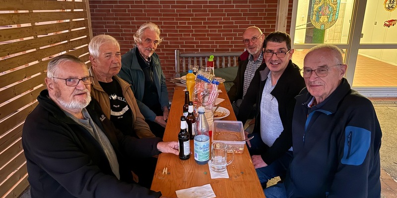 FW Helmstedt: Gemütlicher Grillabend der Altersabteilung der Ortsfeuerwehr Helmstedt - Foto: presseportal.de