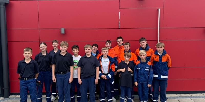 FW Alpen: Jugendfeuerwehr Xanten und Alpen erkunden den Wald - Foto: presseportal.de