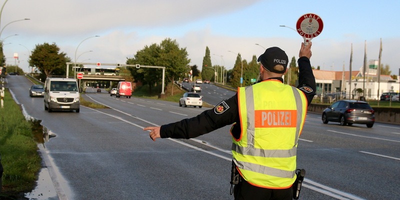 POL-Bremerhaven: Polizei registriert 30 Rotlichtverstöße bei Kontrollaktion - Zwei Autofahrern droht Fahrverbot - Foto: presseportal.de