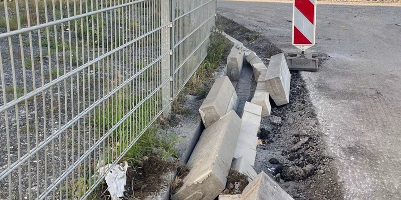 POL-COE: Senden, Von-Liebig-Straße/Minibagger unbefugt in Betrieb genommen und Randsteine beschädigt - Foto: presseportal.de