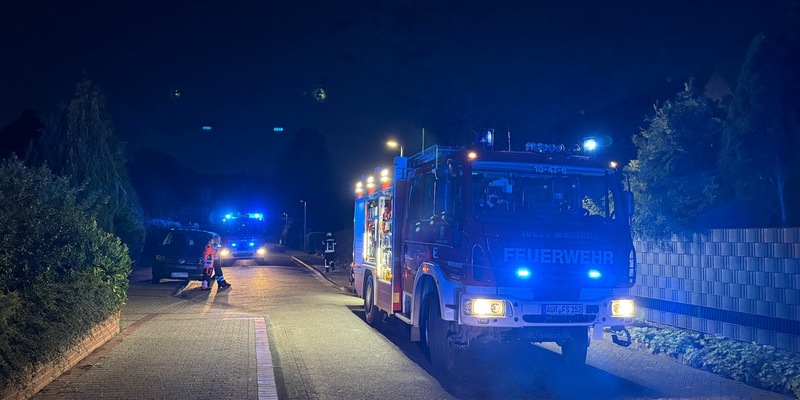 FW-AUR: Kleinstfeuer setzt Gebäudeteil unter dichten Rauch - Foto: presseportal.de