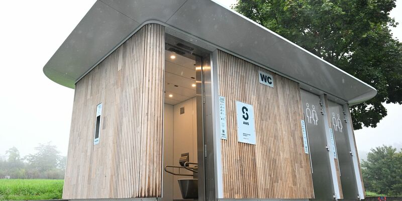 Das WC soll auch Anwohner vor unliebsamen Hinterlassenschaften schützen. - Foto: Bernd Weißbrod/dpa