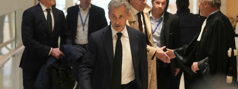 Sarkozy streitet alle Vorwürfe gegen ihn vehement ab. (Archivbild) - Foto: Thibault Camus/AP/dpa