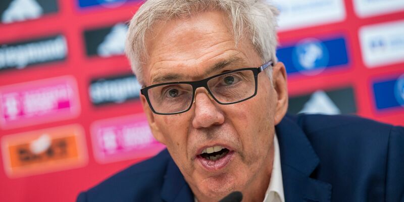 Klarer Favorit: Die Bayern von Trainer Herbert. - Foto: Peter Kneffel/dpa