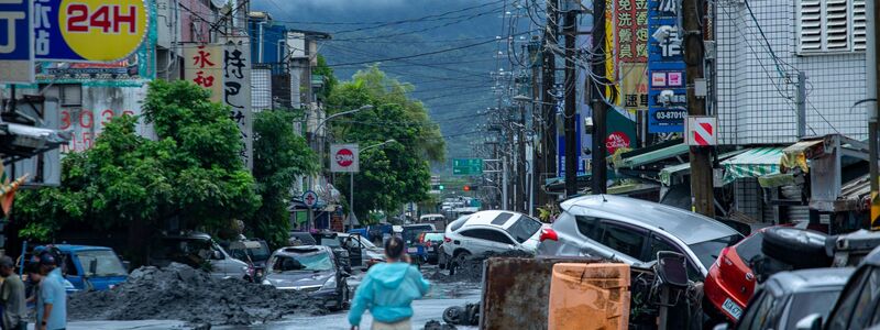 In Taiwan lief ein Staudamm über, was zu schweren Schäden und Todesopfern führte.  - Foto: Cheng-Chia Huang/ZUMA Press Wire/dpa