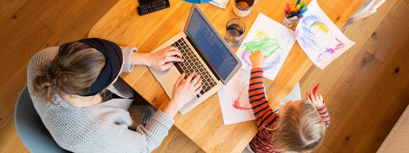 Gerade bei Berufstätigen mit Kindern ist das Homeoffice beliebt. (Archivbild) - Foto: Julian Stratenschulte/dpa