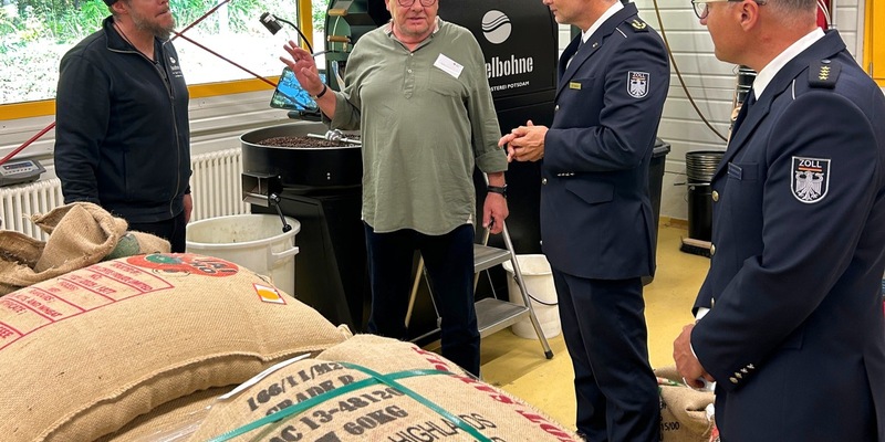 GZD: Zoll beteiligt sich bundesweit am Aktionstag Schichtwechsel / Menschen mit und ohne Behinderung tauschen ihren Arbeitsplatz - Foto: presseportal.de