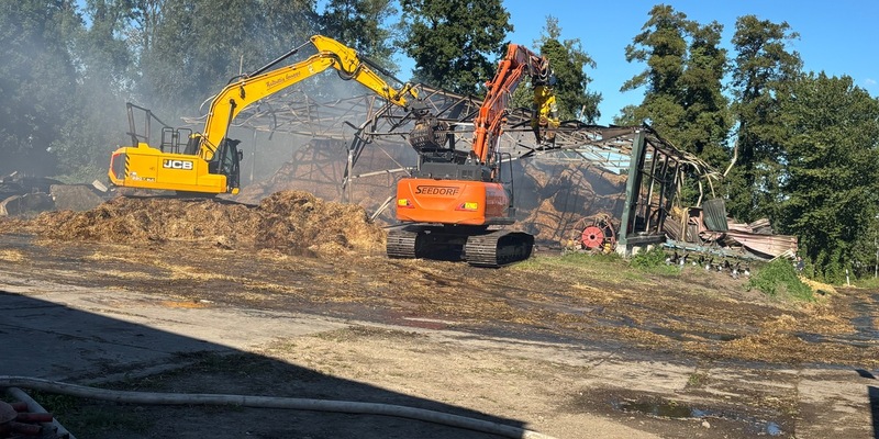 FW-ROW: Scheunenbrand beschäftigt Feuerwehren über 21 Stunden - Foto: presseportal.de