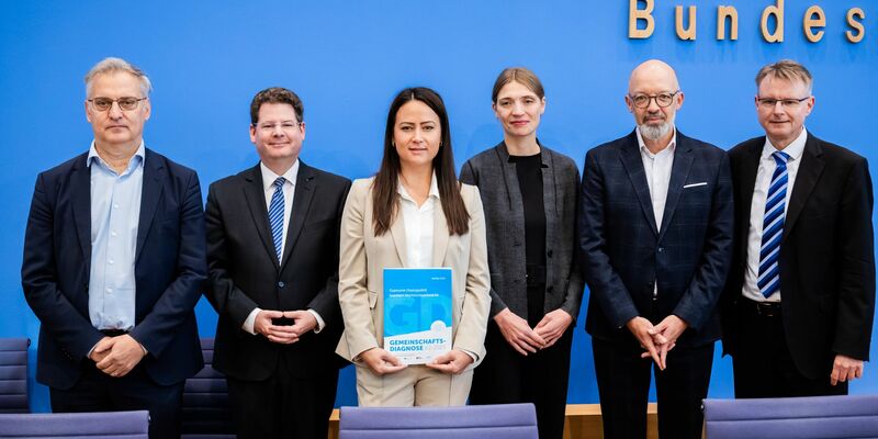 Die sogenannte Gemeinschaftsdiagnose wird von führenden Wirtschaftsinstituten erstellt. - Foto: Christoph Soeder/dpa