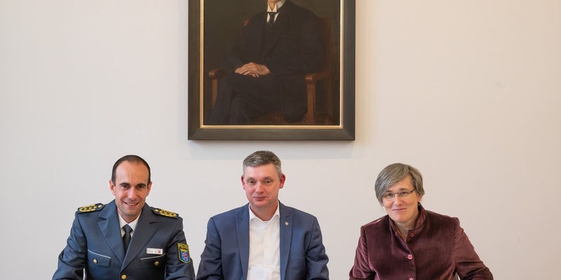 Mittelhessen: Arbeitsstelle Holocaustliteratur der Universität Gießen und Polizeipräsidium Mittelhessen kooperieren in Allianz für Demokratie - Foto: presseportal.de