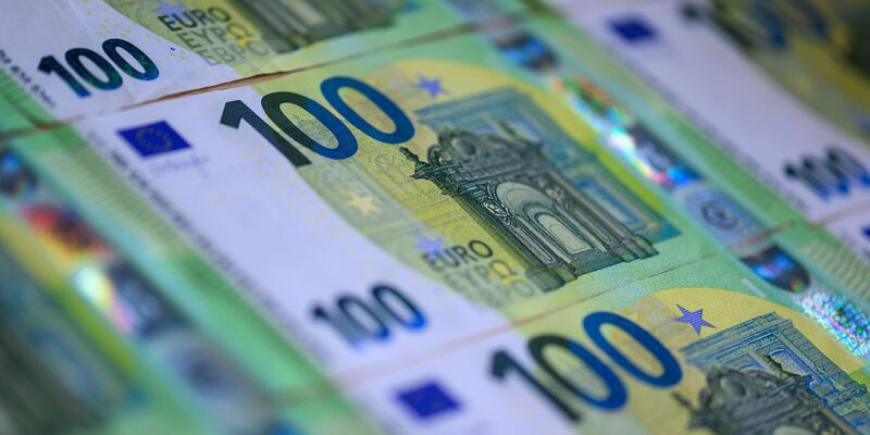 Die Superreichen häufen laut Oxfam immer mehr Vermögen an. (Symbolbild) - Foto: Hendrik Schmidt/dpa