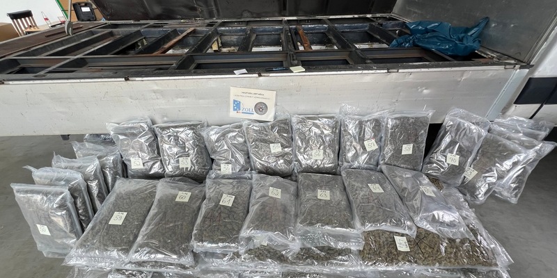 HZA-K: Kölner Zoll findet rund 5,5 Kilogramm Kokain und mehr als 63 Kilogramm Marihuana in Schmugglerfahrzeug / Straßenverkaufswert von rund einer Million Euro - Foto: presseportal.de