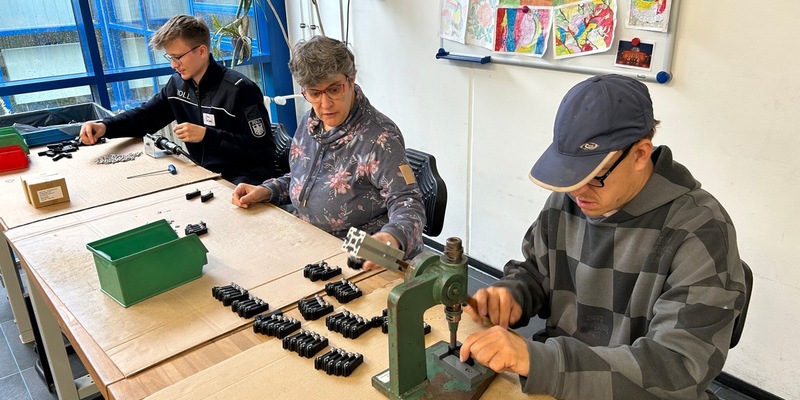 HZA-EF: Bundesweiter Aktionstag Schichtwechsel / Zoll und Partner-Werkstätten in Chemnitz tauschen ihren Arbeitsplatz - Foto: presseportal.de
