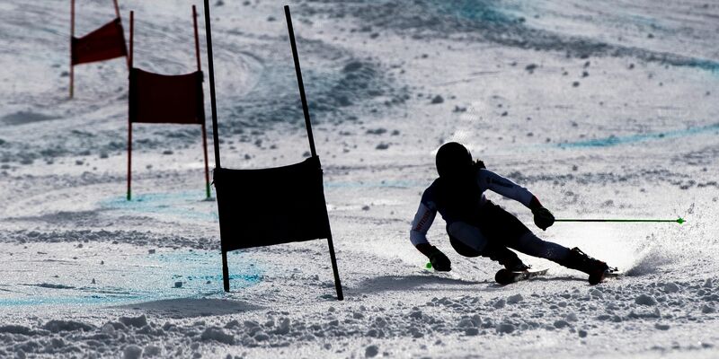 Im Ski-Weltcup wird es künftig nach einem Beschluss des Weltverbandes FIS Geschlechtertests geben. (Archivfoto) - Foto: David Taneèek/CTK/dpa
