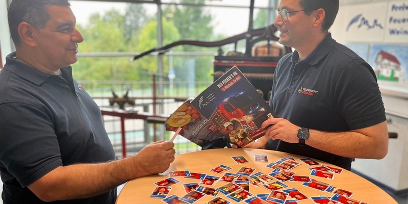 FW Weinheim: Feuerwehr Weinheim startet eigenes Stickeralbum - Kick-off-Party am 27. September - Foto: presseportal.de