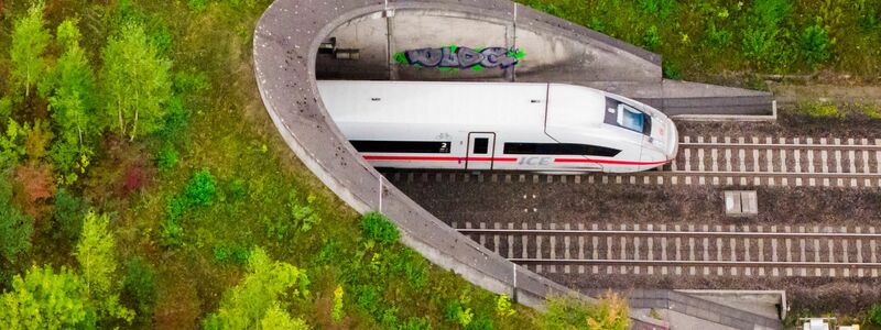 Mit dem neuen Fahrplan der Deutschen Bahn gibt es ab Mitte Dezember mehr Sprinter-Verbindungen. (Archivbild) - Foto: Julian Stratenschulte/dpa