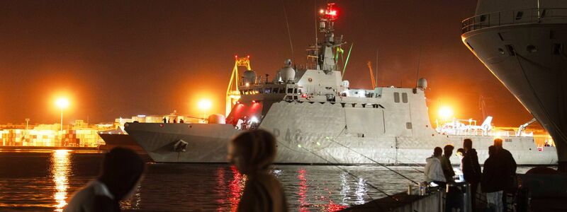 Das Hochsee-Patrouillenboot «Furor» der spanischen Marine ist knapp 94 Meter lang und speziell für Rettungs- und Hilfseinsätze ausgerüstet. Bewaffnet ist es nur leicht. - Foto: Alfonso Duran/AP/dpa
