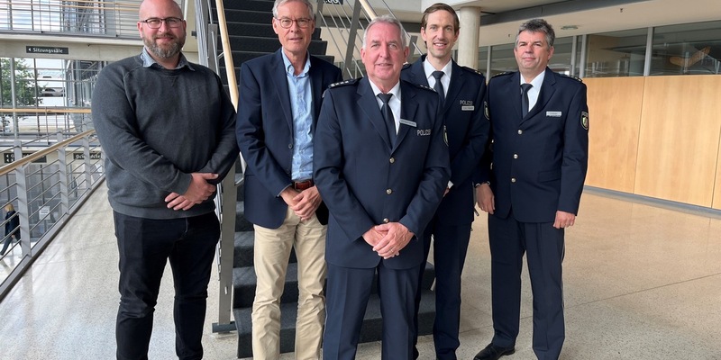 POL-GT: Erster Polizeihauptkommissar Uwe Ahlemeyer in den Ruhestand verabschiedet - Foto: presseportal.de