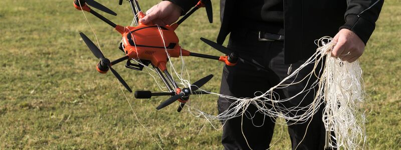 Technische Hilfsmittel zum Abfangen von Drohnen werden immer wichtiger für die Sicherheitsbehörden in Deutschland.  - Foto: Marcus Golejewski/dpa