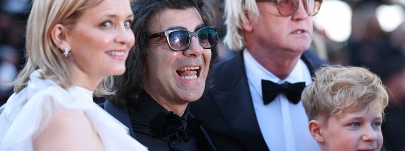 Der Regisseur Fatih Akin und einige seiner Schauspieler vom Film «Amrum» bei den Filmfestspielen von Cannes. (Archivbild) - Foto: Sameer Al-Doumy/AFP/dpa